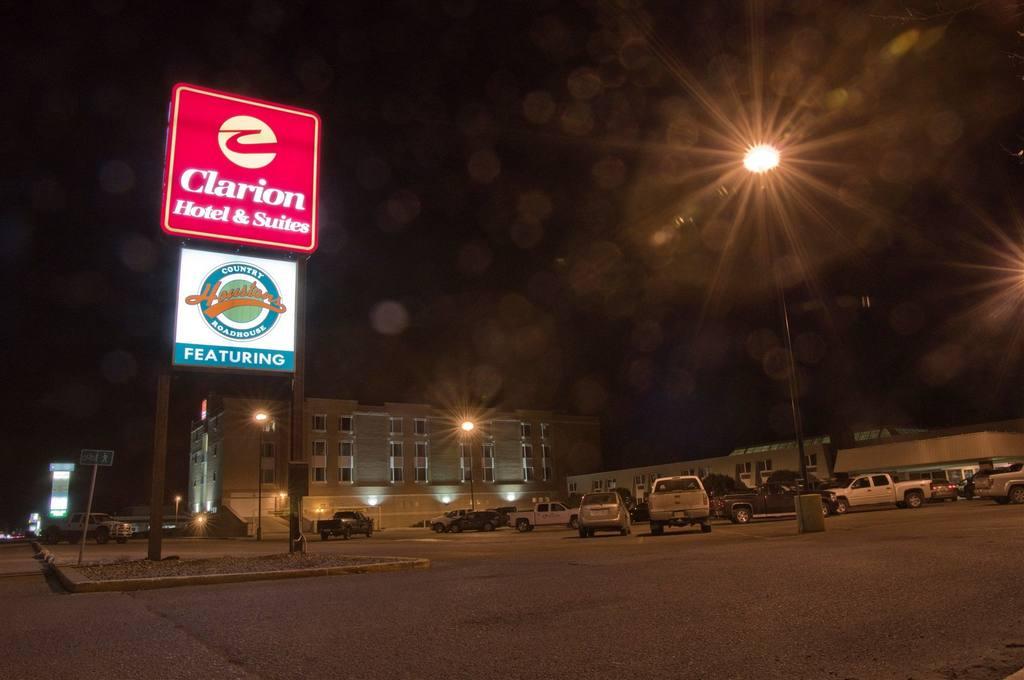 Clarion Hotel & Suites Brandon Bagian luar foto
