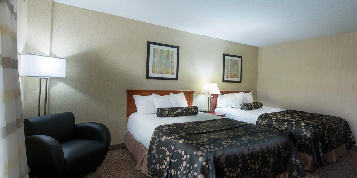 Clarion Hotel & Suites Brandon Bagian luar foto