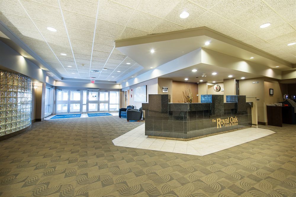Clarion Hotel & Suites Brandon Bagian luar foto